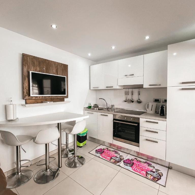 Exclusive Francy's apartment in Garden City, Sant'Eugenio - Apartamento - 3