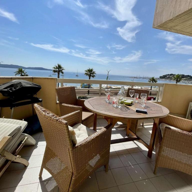 Superbe Apt 2P Front de Mer pour 4 pers avec Terrasse - Cavalaire-sur-Mer - FR-1-226B-162 - Apartment - 3