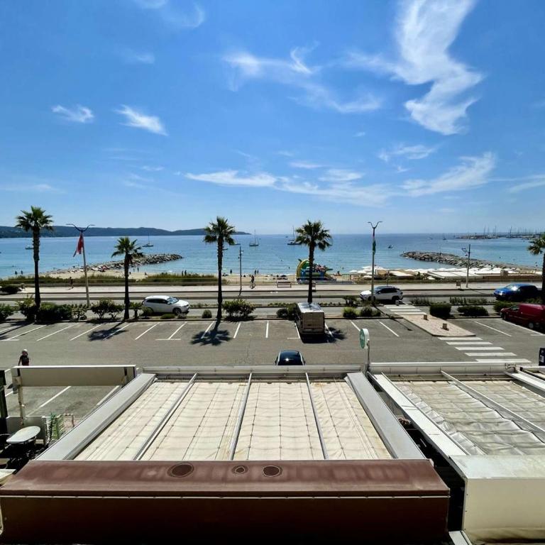 Superbe Apt 2P Front de Mer pour 4 pers avec Terrasse - Cavalaire-sur-Mer - FR-1-226B-162 - Apartment - 4