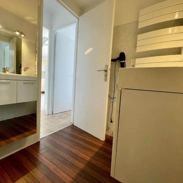 Superbe Apt 2P Front de Mer pour 4 pers avec Terrasse - Cavalaire-sur-Mer - FR-1-226B-162 - Apartment - 10