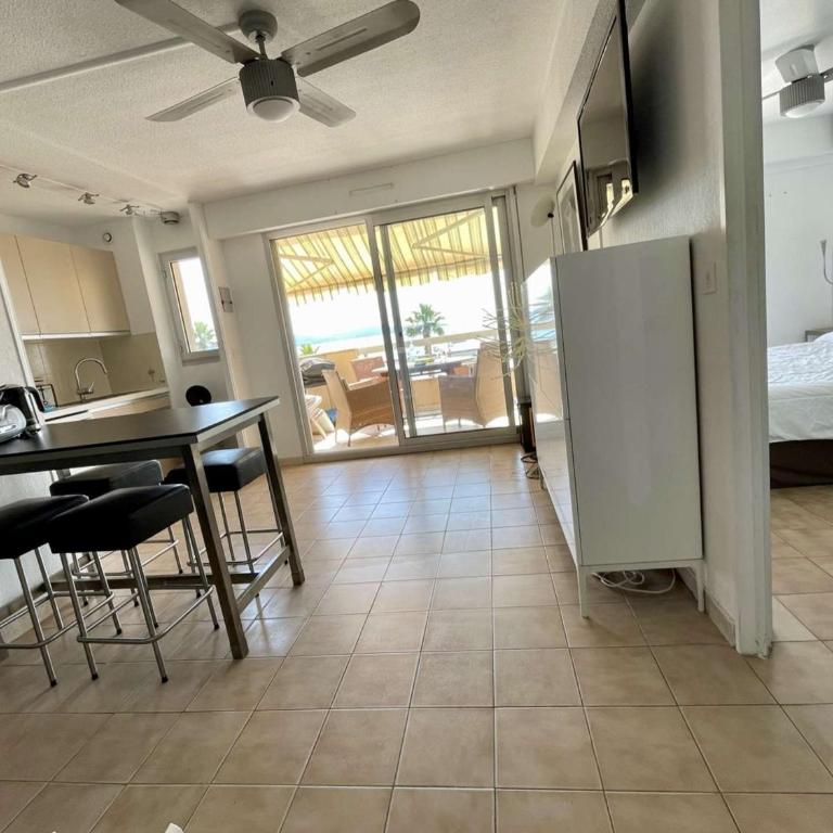 Superbe Apt 2P Front de Mer pour 4 pers avec Terrasse - Cavalaire-sur-Mer - FR-1-226B-162 - Apartment - 11