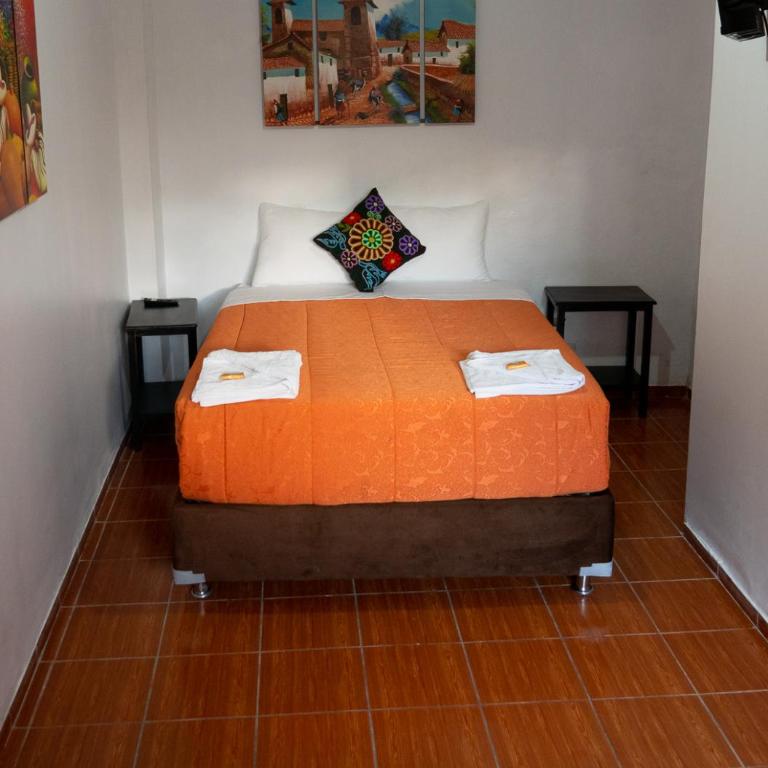 Hospedaje Alqamary - Habitación Doble con baño privado - 2