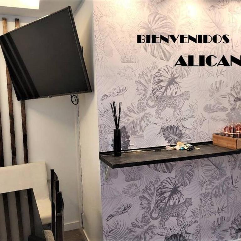 Apartamento en la Rambla Centro Alicante C - Three-Bedroom Apartment - 4