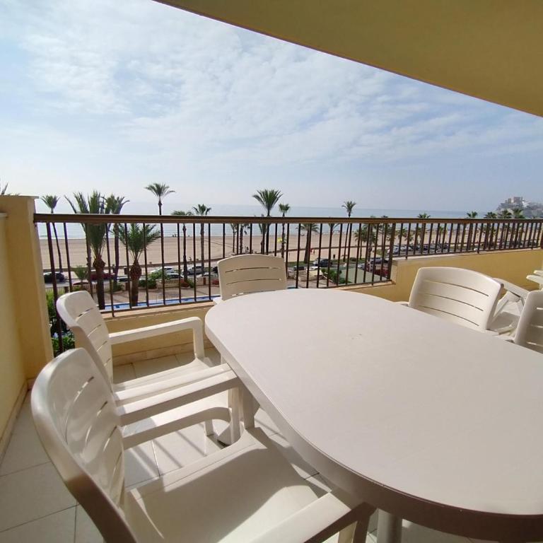 Apartamento en 1ª línea con piscina. Edificio Albatros II - Apartamento de 2 dormitorios - 9