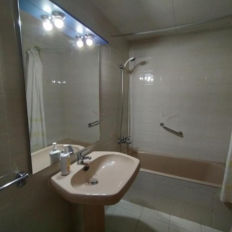 Apartamento en 1ª línea con piscina. Edificio Albatros II - Apartamento de 2 dormitorios - 32