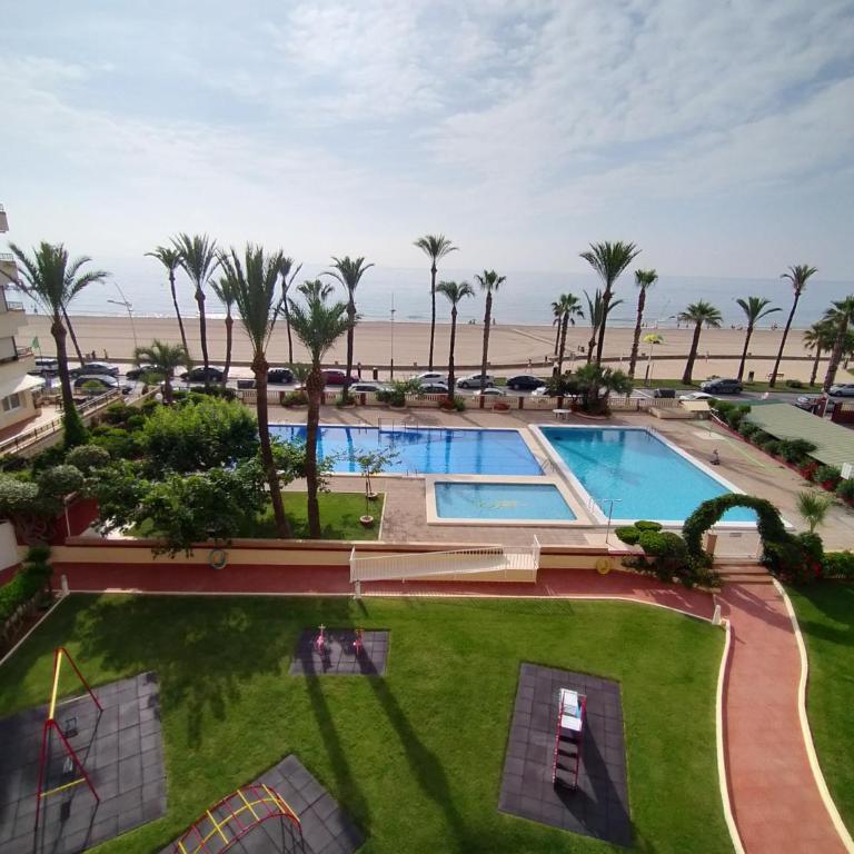 Apartamento en 1ª línea con piscina. Edificio Albatros II - Apartamento de 2 dormitorios - 2