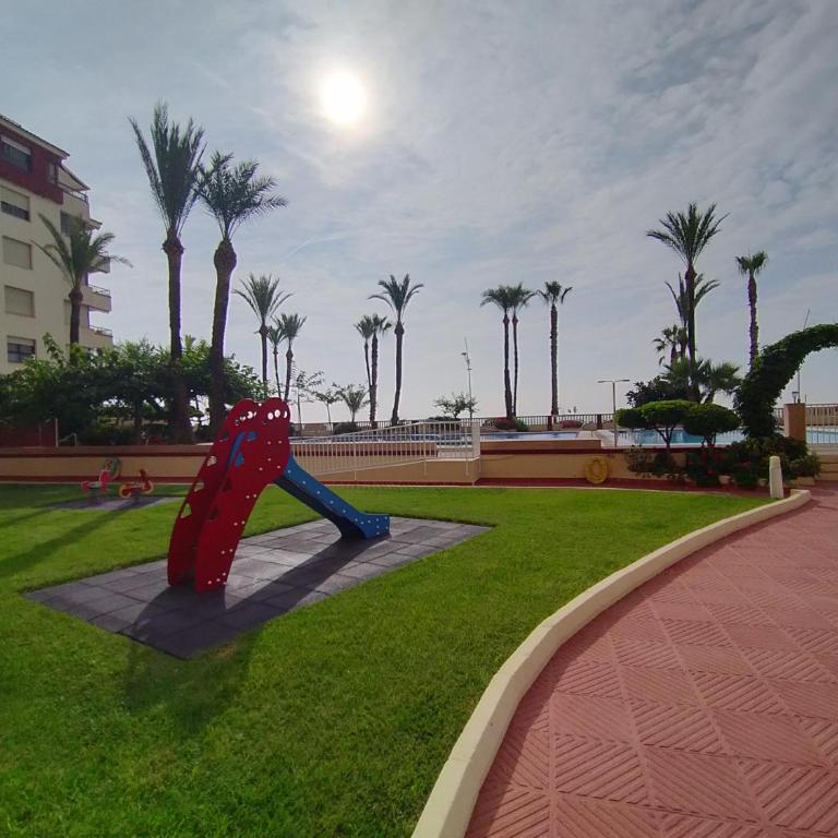 Apartamento en 1ª línea con piscina. Edificio Albatros II - Apartamento de 2 dormitorios - 6