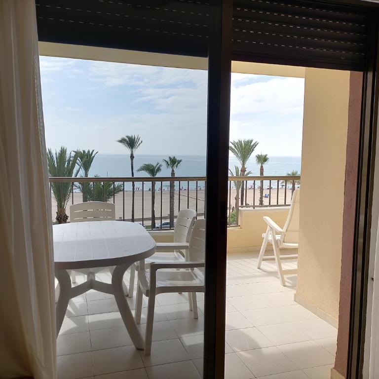 Apartamento en 1ª línea con piscina. Edificio Albatros II - Apartamento de 2 dormitorios - 17
