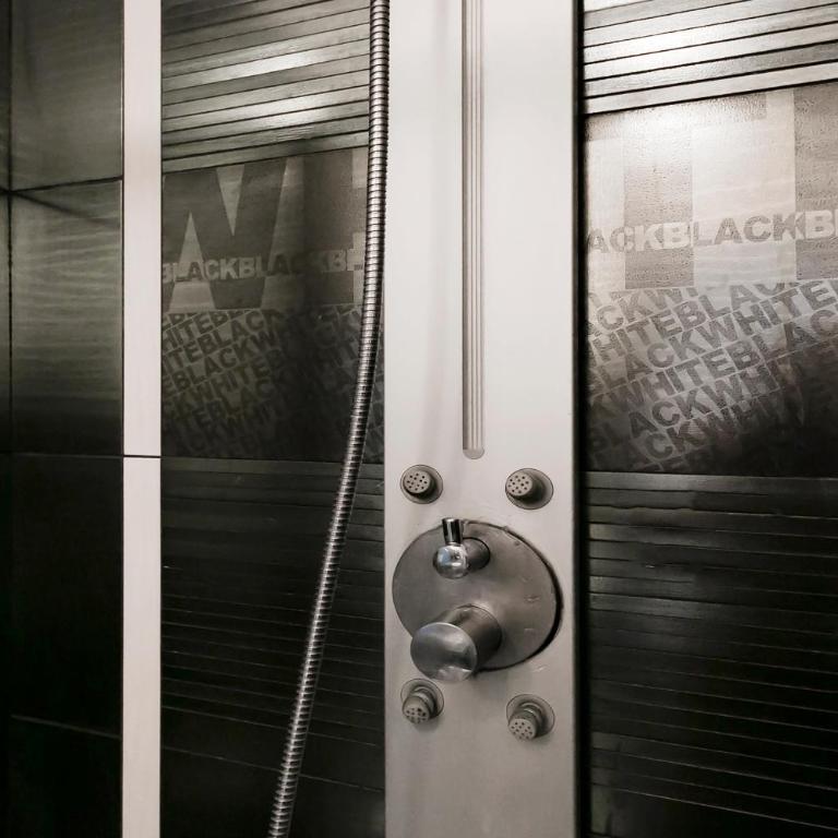 DM69 - Termini Monti Crossroads - Camera Matrimoniale con Bagno Privato - 14