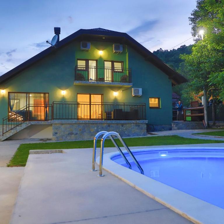 Villa Lena - Three-Bedroom Villa - 32