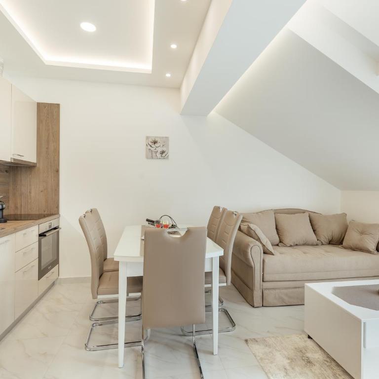 Apartmani Vasiljević - Apartment with Sea View - 1