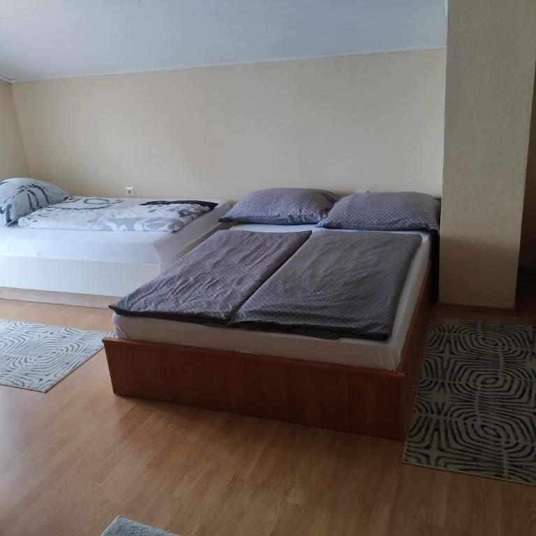 Apartment Edin - Apartment with Balcony - 8