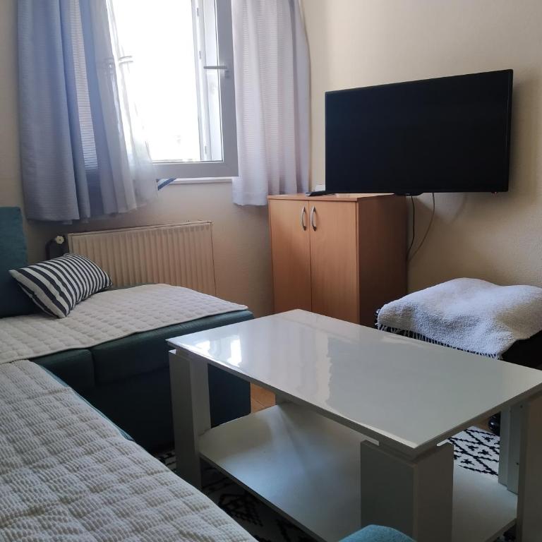 Apartment Edin - Apartment with Balcony - 6