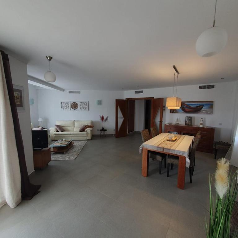 Moraira Beach 2 - Three-Bedroom Apartment - 9