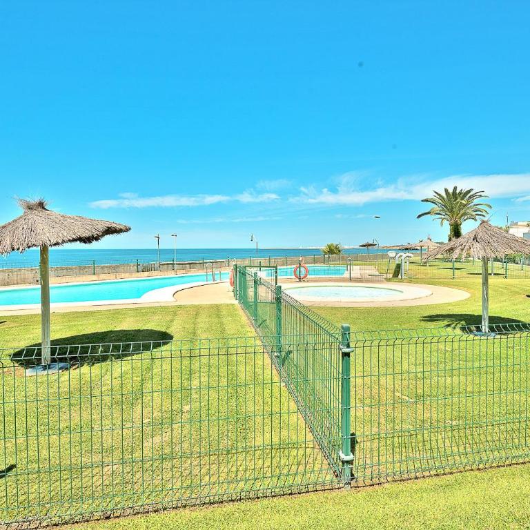 On Beach Deluxe Apartment with Pools and own Garden - Apartamento con vistas al mar - 7