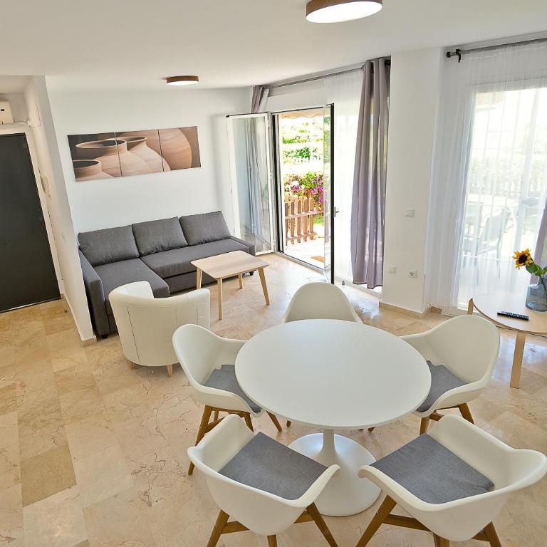 On Beach Deluxe Apartment with Pools and own Garden - Apartamento con vistas al mar - 8