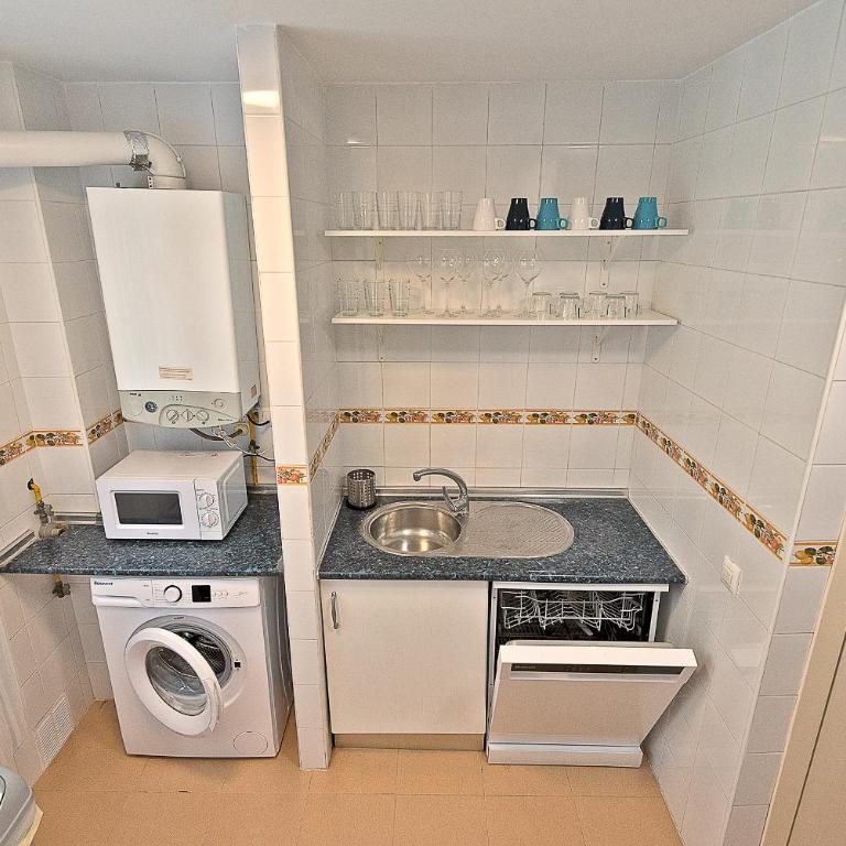 On Beach Deluxe Apartment with Pools and own Garden - Apartamento con vistas al mar - 13
