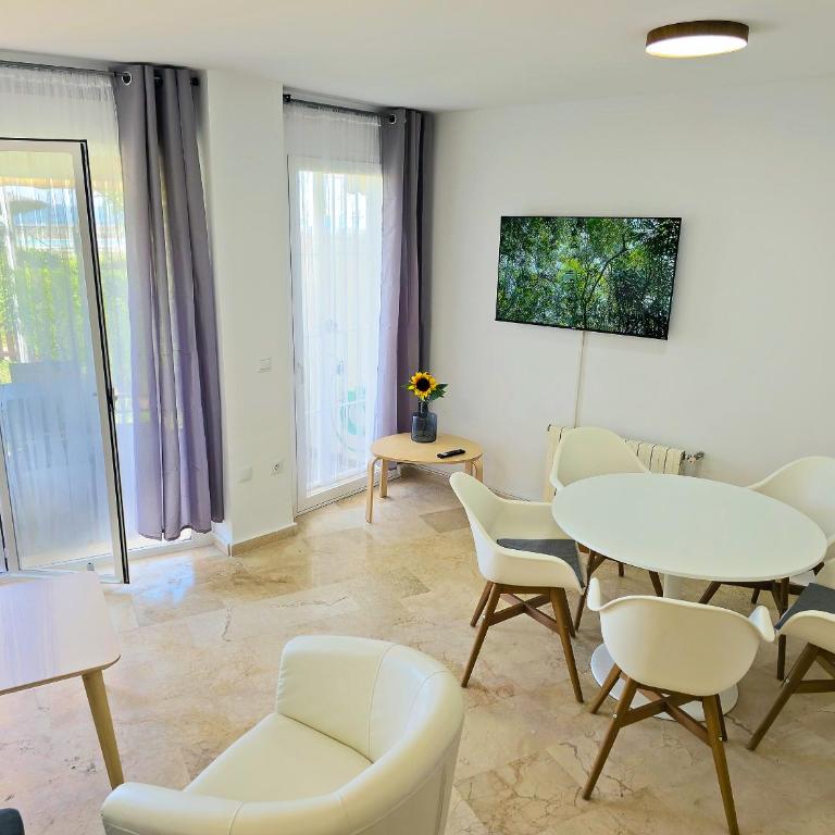 On Beach Deluxe Apartment with Pools and own Garden - Apartamento con vistas al mar - 14