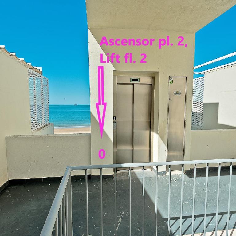 On Beach Deluxe Apartment with Pools and own Garden - Apartamento con vistas al mar - 21