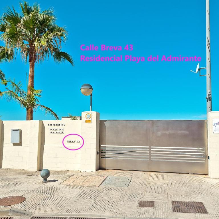 On Beach Deluxe Apartment with Pools and own Garden - Apartamento con vistas al mar - 25