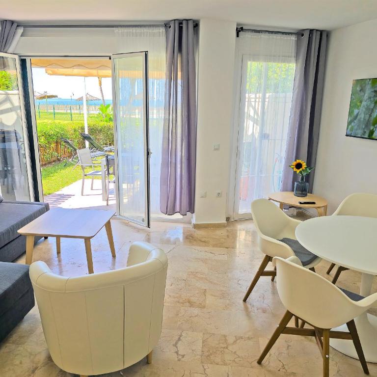 On Beach Deluxe Apartment with Pools and own Garden - Apartamento con vistas al mar - 30