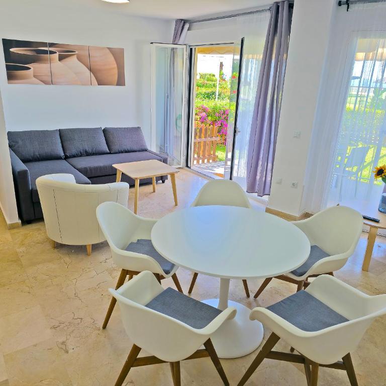 On Beach Deluxe Apartment with Pools and own Garden - Apartamento con vistas al mar - 33