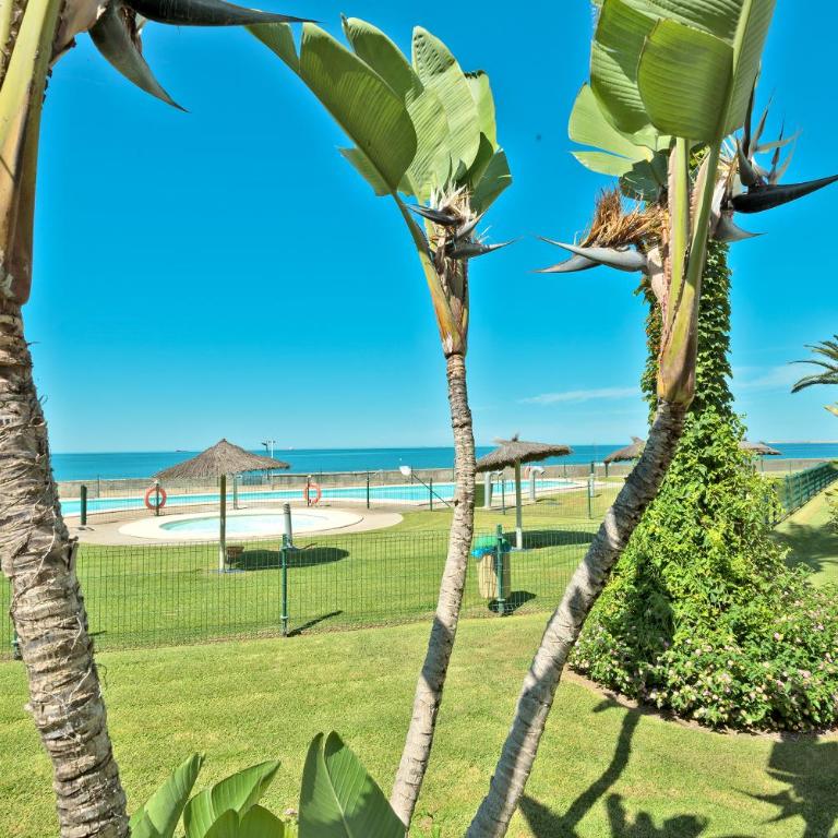 On Beach Deluxe Apartment with Pools and own Garden - Apartamento con vistas al mar - 36