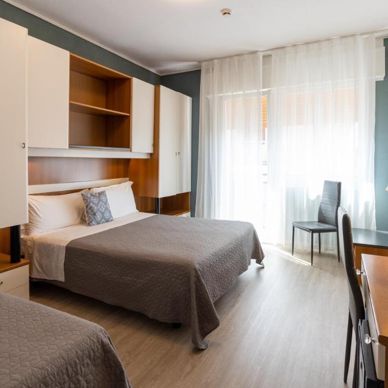 Hotel Crystal - Camera Familiare (2 Adulti + 1 Bambino) - 2
