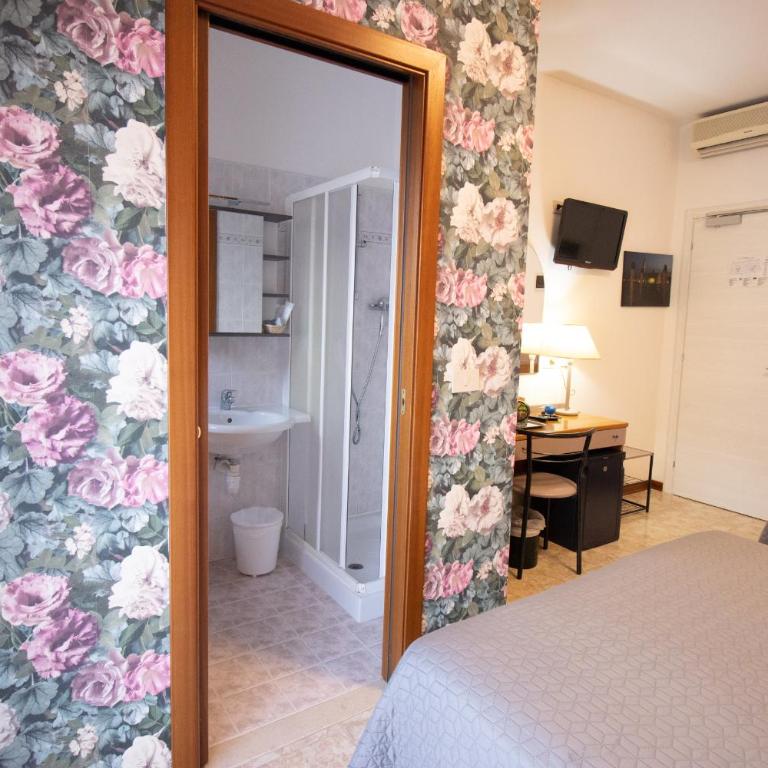 Hotel Crystal - Camera Familiare (2 Adulti + 1 Bambino) - 16
