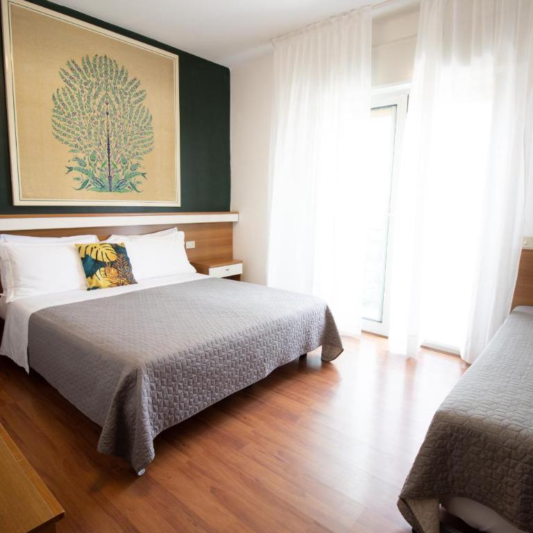 Hotel Crystal - Camera Familiare (2 Adulti + 1 Bambino) - 1
