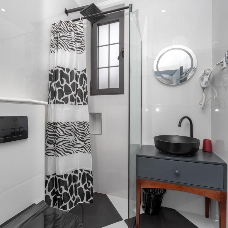 Baba's Hotel & Spa - Velika Dvokrevetna Soba sa Bračnim Krevetom - 2