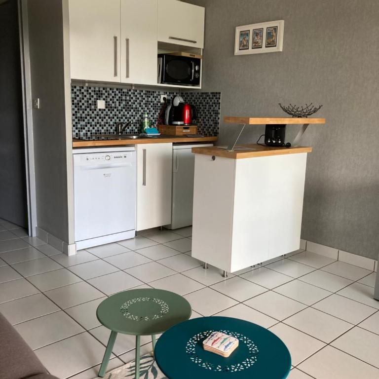 Studio à 300m de la plage, parc, piscine, terrasse - Quadruple Room - 10