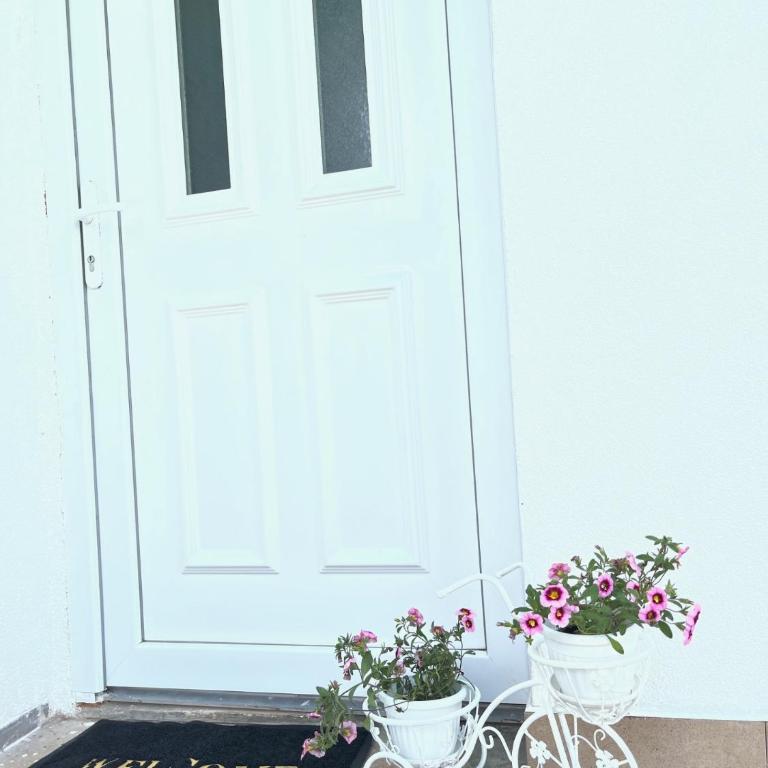 Villa Rose - Three-Bedroom House - 26