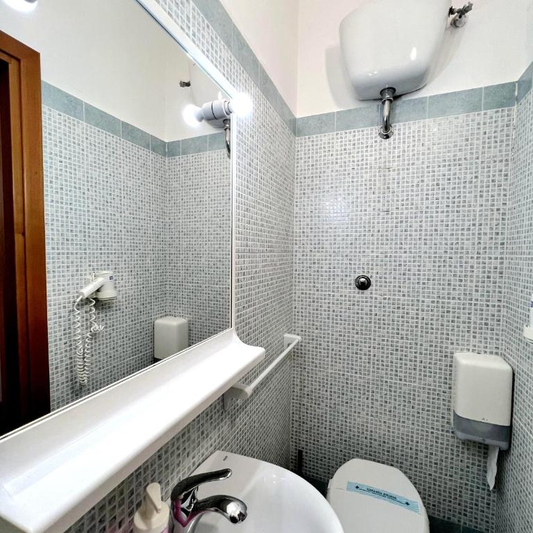 Hotel domus termini - Camera Matrimoniale con Bagno Privato - 8