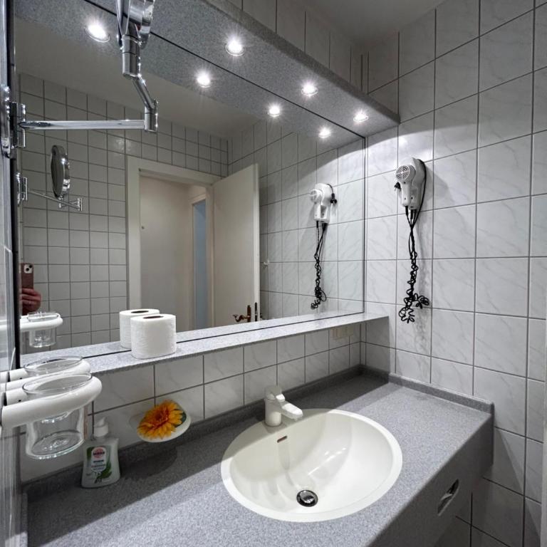 Hotel Bergland - Doppelzimmer mit Terrasse - 3