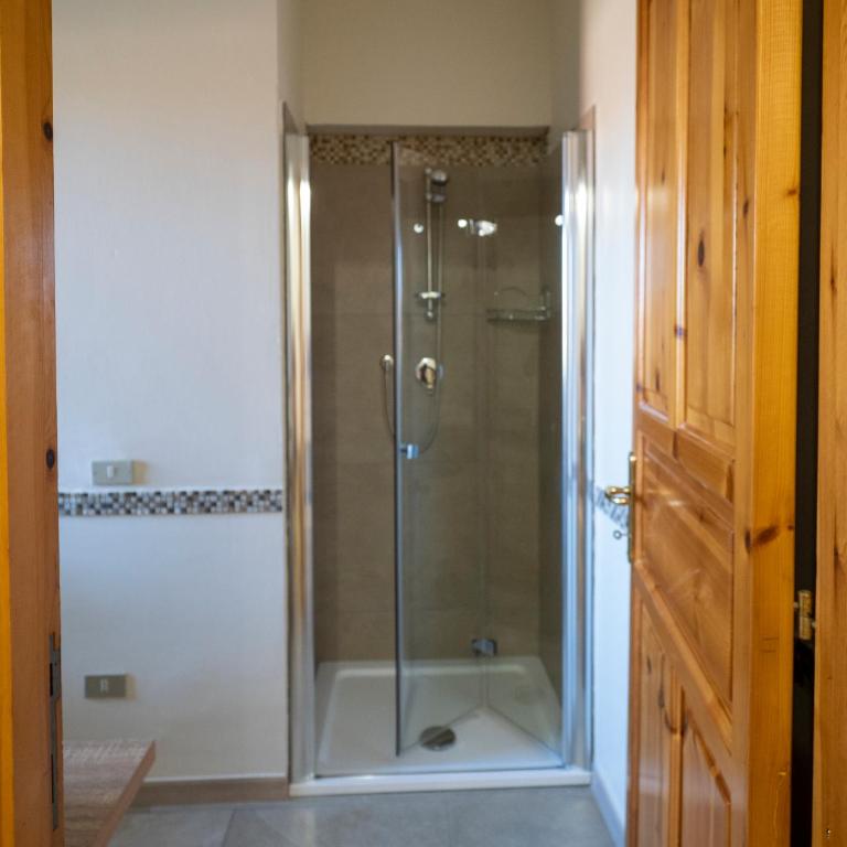 B&B Da Laura San Teodoro - Camera Matrimoniale con Bagno Privato - 3