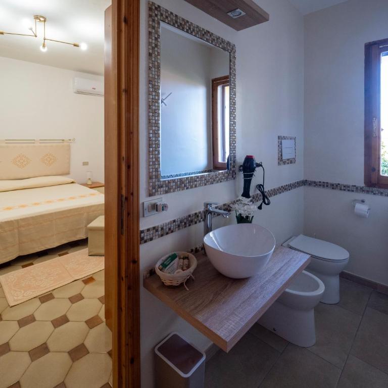 B&B Da Laura San Teodoro - Camera Matrimoniale con Bagno Privato - 5