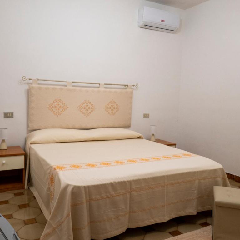 B&B Da Laura San Teodoro - Camera Matrimoniale con Bagno Privato - 6