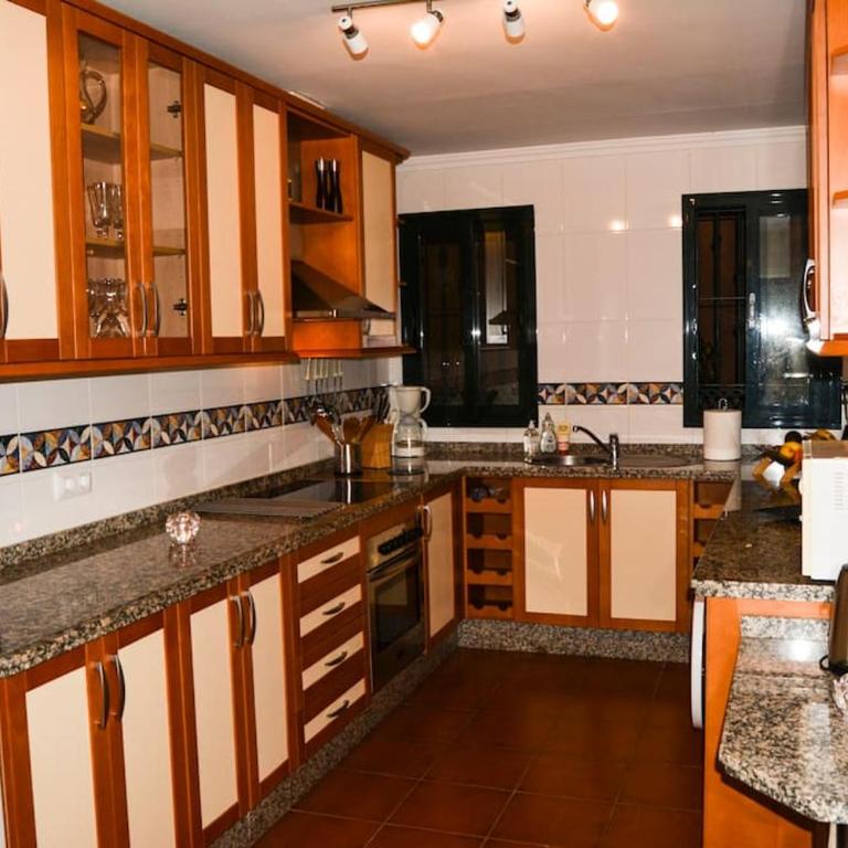 Malaga Marbella Elviria Apartment Golf - Three-Bedroom Apartment - 10