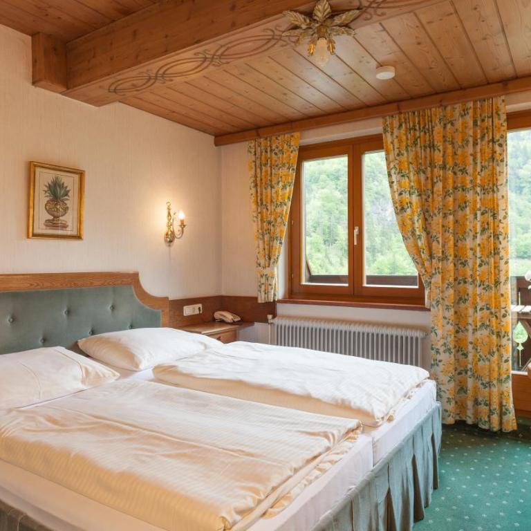 Hotel Pass Lueg - Doppelzimmer mit Bergblick und Balkon - 1