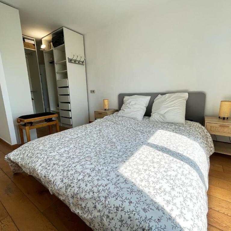 Appartement 84m² avec 2 parkings privatifs - Appartement 2 Chambres - 17