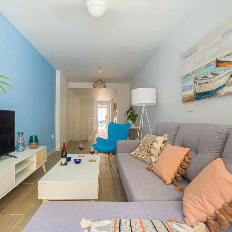 Bretón 17- Apartamentos con piscina climatizada en Alicante centro - Three-Bedroom Apartment with Balcony - 5