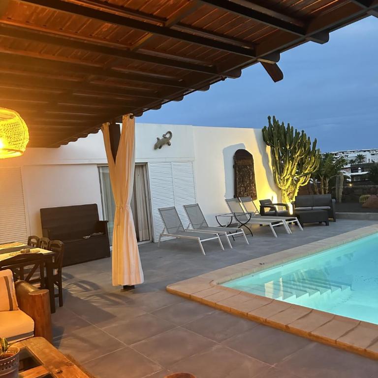 Villa Patos - Three-Bedroom Villa - 11