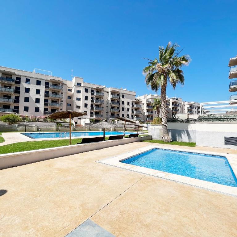 Global Vacacional, Apartamento con gran terraza en Canet - Apartamento - Planta baja - 1