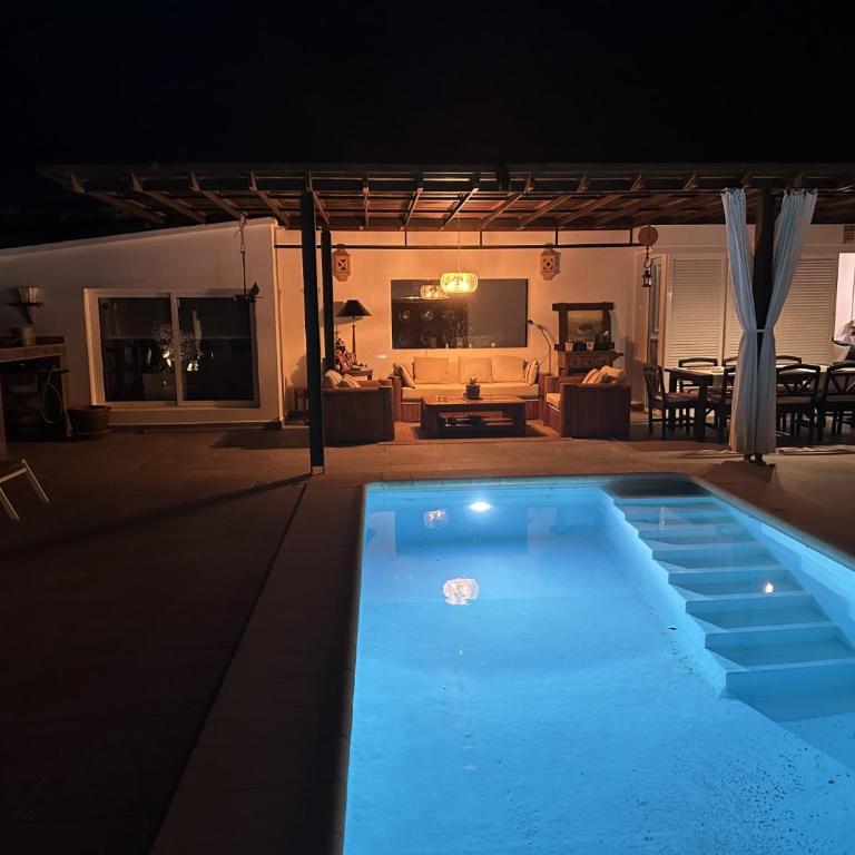 Villa Patos - Three-Bedroom Villa - 16