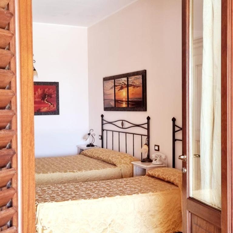 Hotel Borgo Eolie - Economy Triple Room - 4