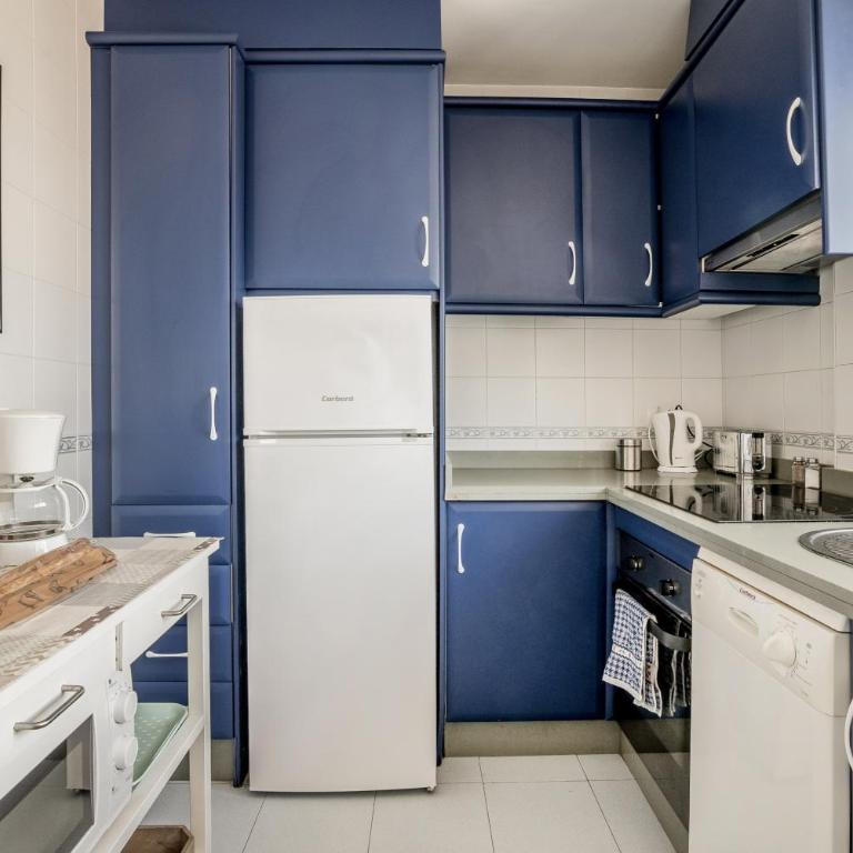 2 bedroom apt close to the sea - Apartment with Garden View - 8