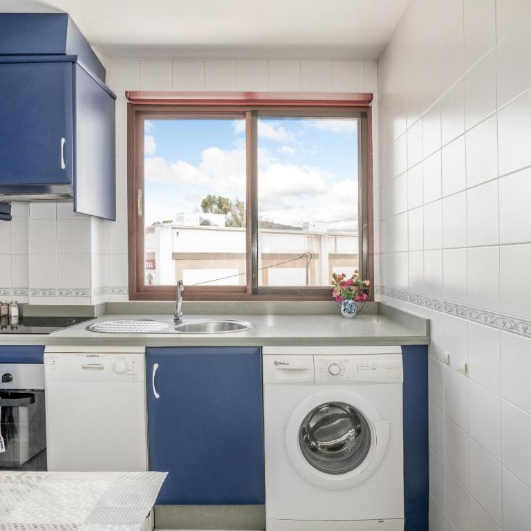 2 bedroom apt close to the sea - Apartment with Garden View - 9