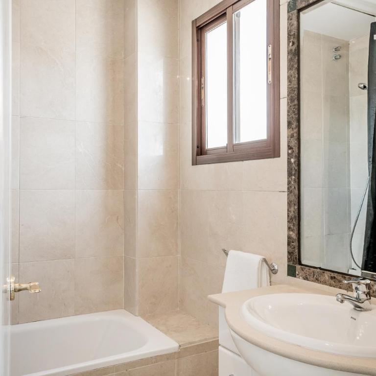2 bedroom apt close to the sea - Apartment with Garden View - 12