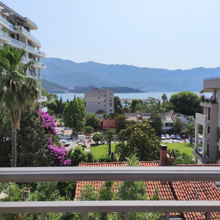 Apartments Mara Lux - Deluks Dvokrevetna soba sa Bračnim Krevetom, Balkonom i Pogledom na More - 1
